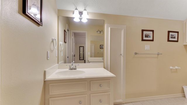 8199 Hills Parkway, Montgomery, TX 77316