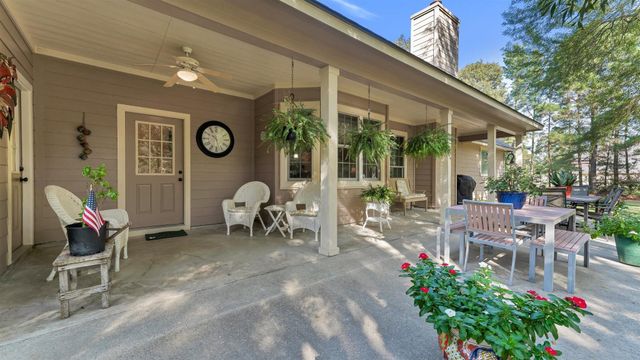 8199 Hills Parkway, Montgomery, TX 77316