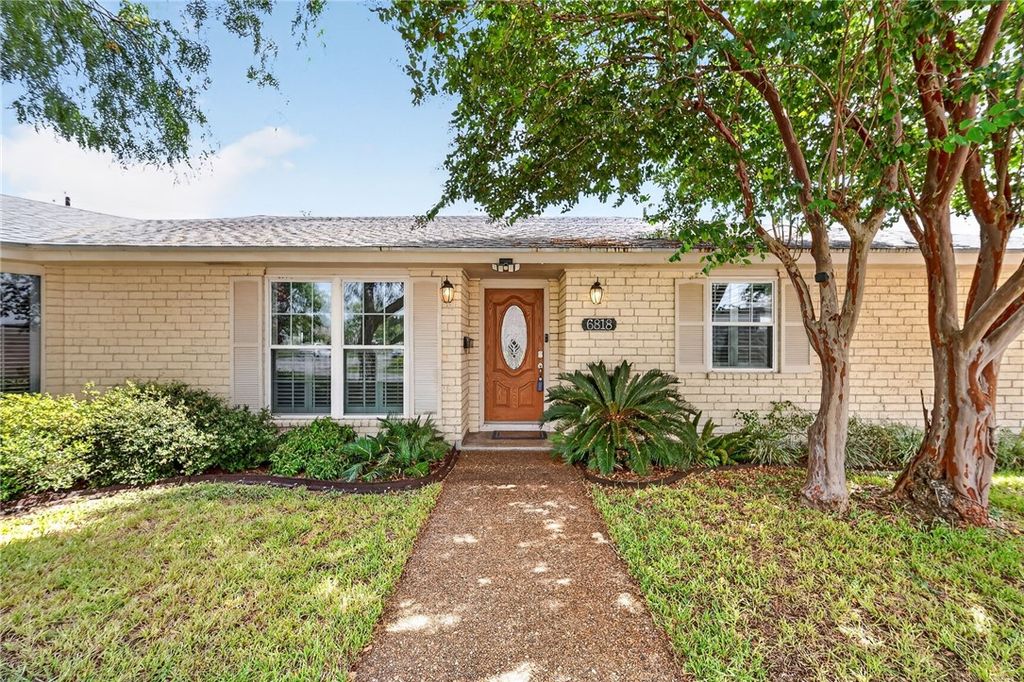 6818 Sahara Dr, Corpus Christi, TX 78412 — exterior