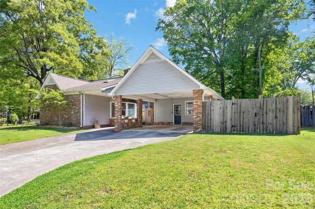 3400 Erinbrook Lane, Charlotte, NC 28215