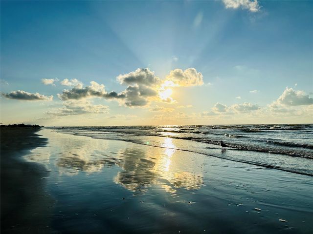 12917 John Reynolds Road, Galveston, TX 77554