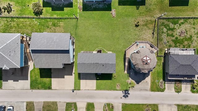 12917 John Reynolds Road, Galveston, TX 77554