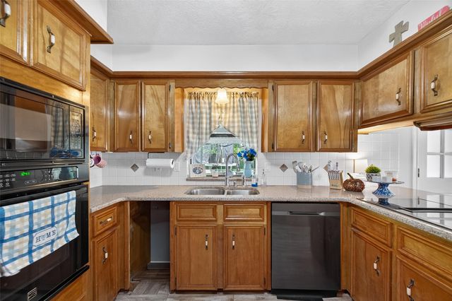 3602 Del Sur Street, Baytown, TX 77521