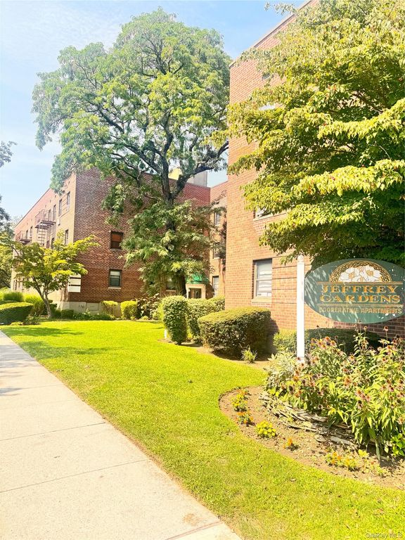 215-09 47th Ave 2C, Bayside, NY 11361 — exterior