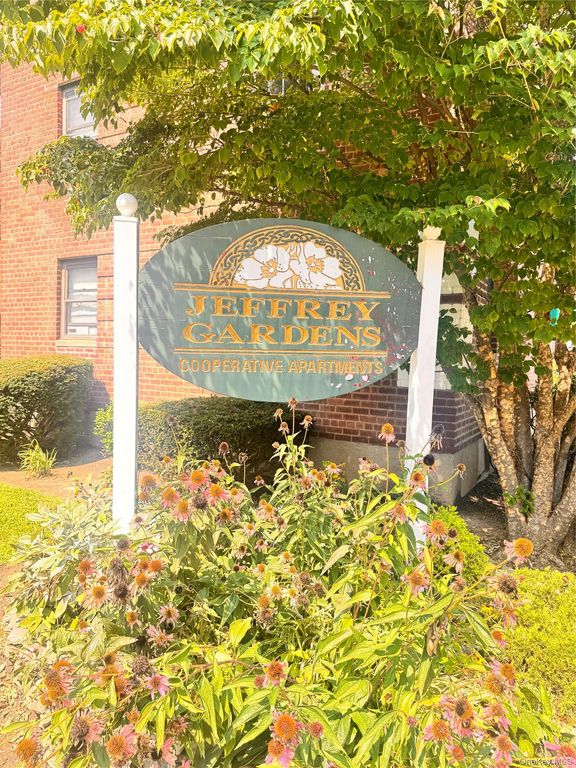 215-09 47th Ave 2C, Bayside, NY 11361 — photo 2