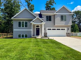 370 Chopin Drive, Muskegon Twp, MI 49442