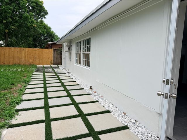 650 SW 55th Ave, Margate, FL 33068