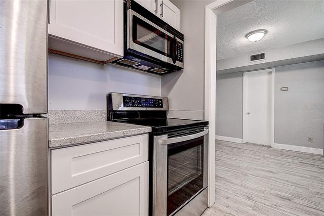 525 9TH AVENUE N 2, St Petersburg, FL 33701