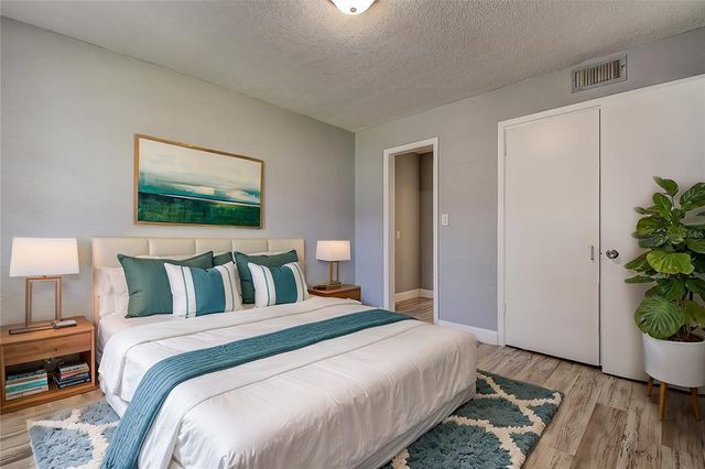 525 9TH AVENUE N 2, St Petersburg, FL 33701