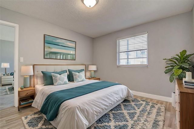 525 9TH AVENUE N 2, St Petersburg, FL 33701