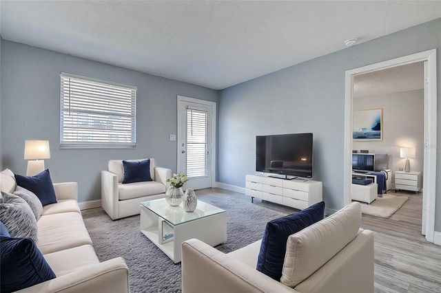 525 9TH AVENUE N 2, St Petersburg, FL 33701