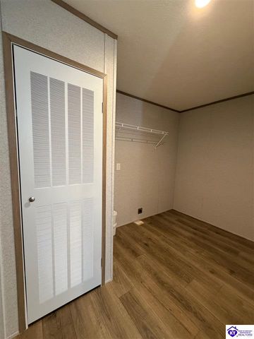 110 Persimmon Court, Vine Grove, KY 40175