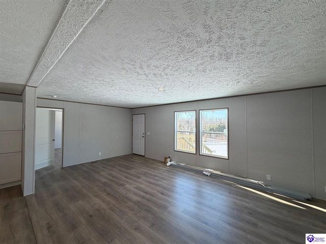 110 Persimmon Court, Vine Grove, KY 40175