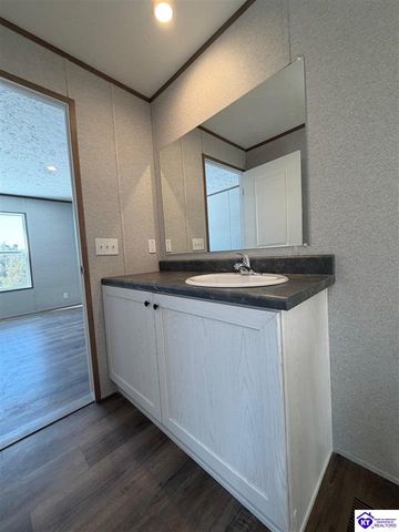 110 Persimmon Court, Vine Grove, KY 40175