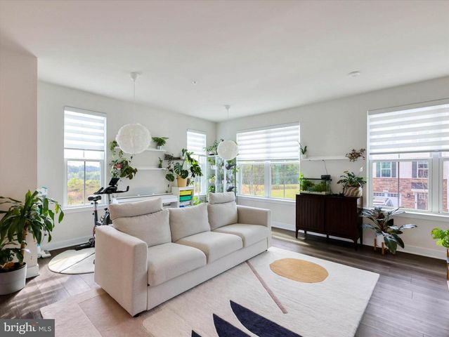 8123 PRIMROSE LN, Laurel, MD 20723