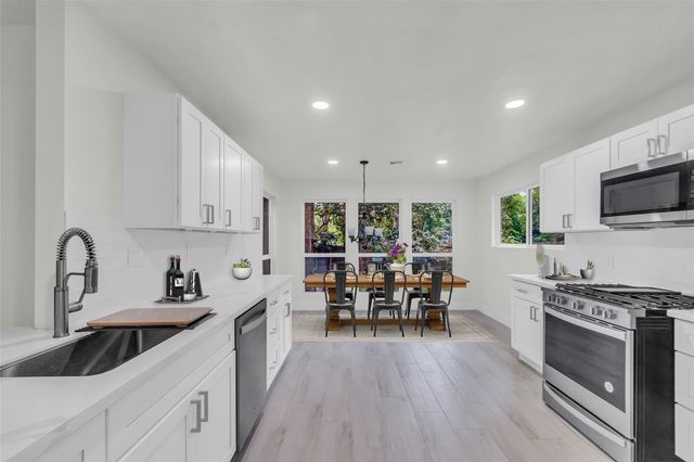 1602 Pine Oak Drive, Conroe, TX 77304