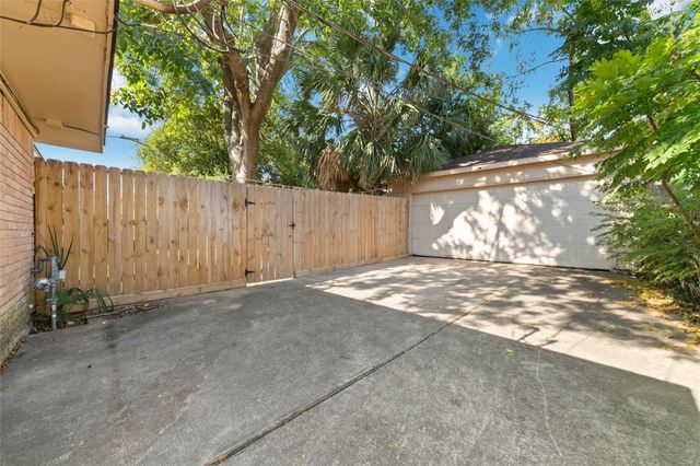 11426 Endicott Lane, Houston, TX 77035