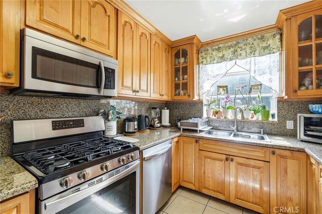 18149 Saticoy, Reseda, CA 91335