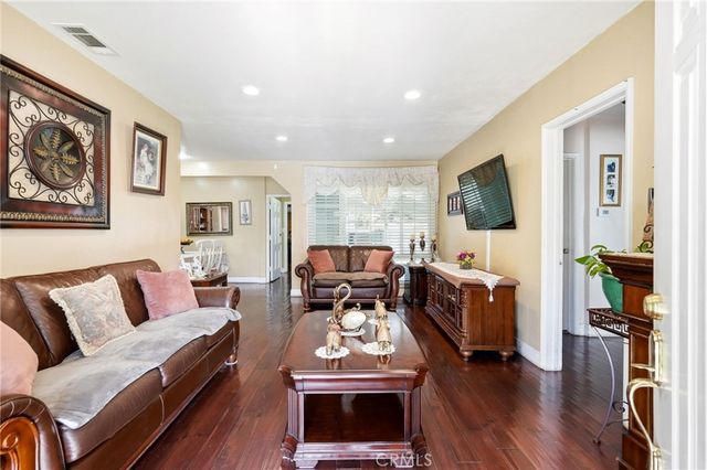 18149 Saticoy, Reseda, CA 91335