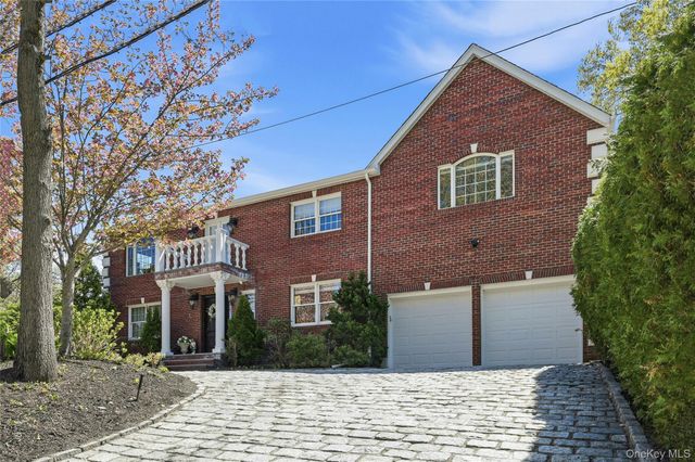 1 Kissam Lane, Glen Head, NY 11545
