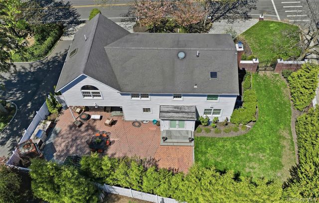 1 Kissam Lane, Glen Head, NY 11545