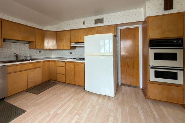 3000 starling Lane, Rolling Meadows, IL 60008