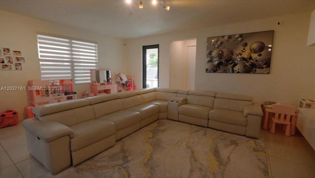 7661 NW 103rd Court, Doral, FL 33178