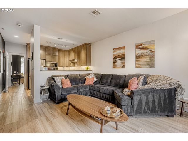 2408 MAIN St, Vancouver, WA 98660