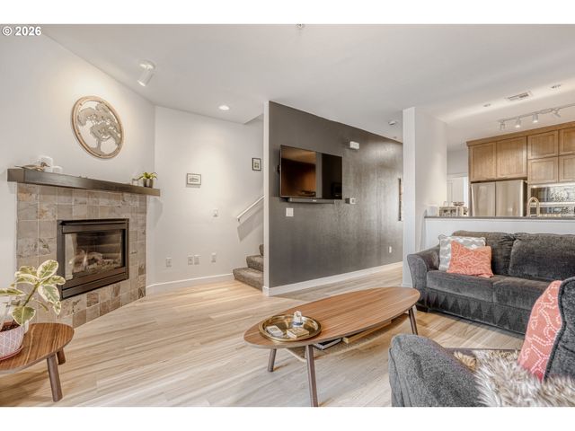 2408 MAIN St, Vancouver, WA 98660