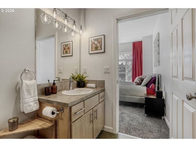 2408 MAIN St, Vancouver, WA 98660