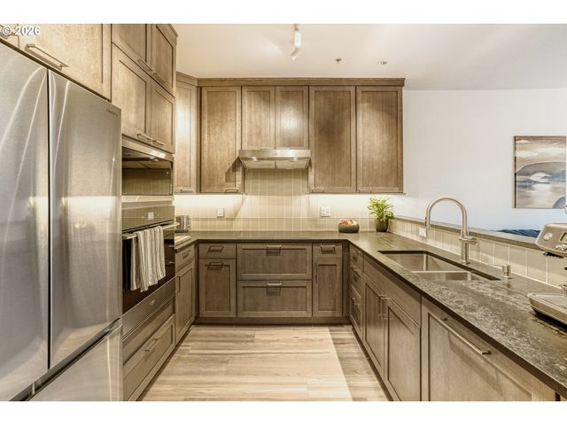 2408 MAIN St, Vancouver, WA 98660