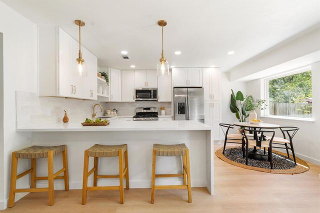 1307 Meadgreen DR, Austin, TX 78758