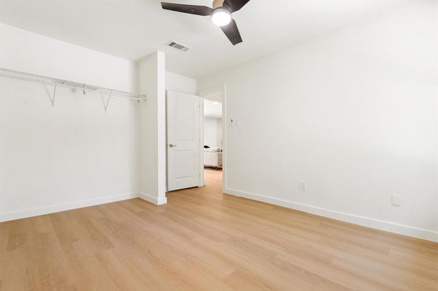 1307 Meadgreen DR, Austin, TX 78758