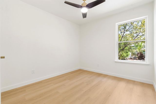 1307 Meadgreen DR, Austin, TX 78758