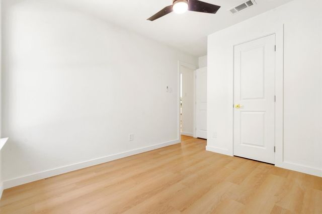 1307 Meadgreen DR, Austin, TX 78758