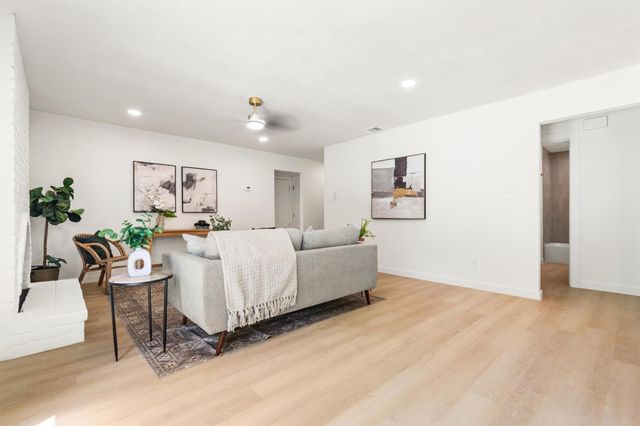 1307 Meadgreen DR, Austin, TX 78758