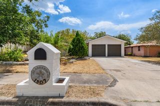 1307 Meadgreen DR, Austin, TX 78758