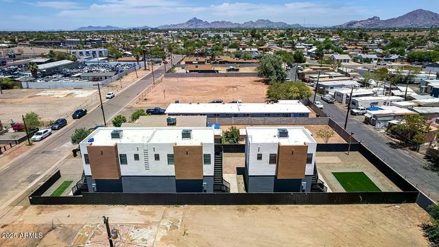 411 N 32ND Place, Phoenix, AZ 85008