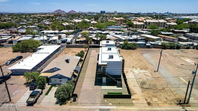 411 N 32ND Place, Phoenix, AZ 85008