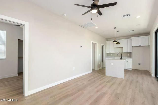 411 N 32ND Place, Phoenix, AZ 85008