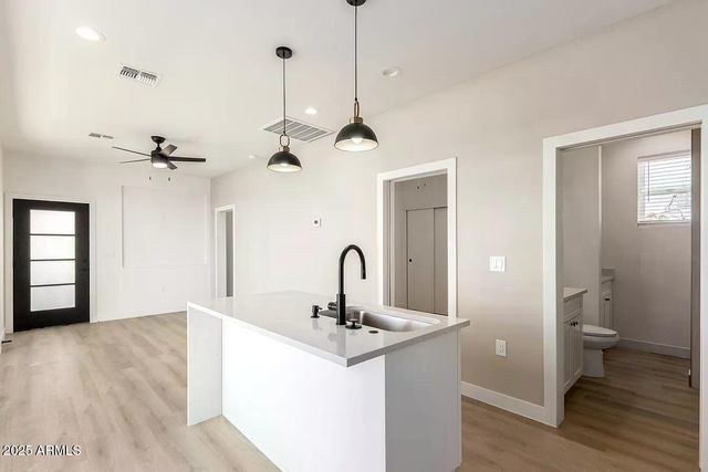 411 N 32ND Place, Phoenix, AZ 85008