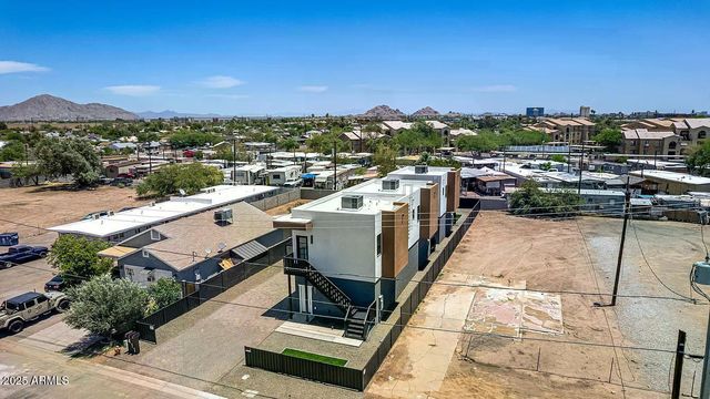 411 N 32ND Place, Phoenix, AZ 85008