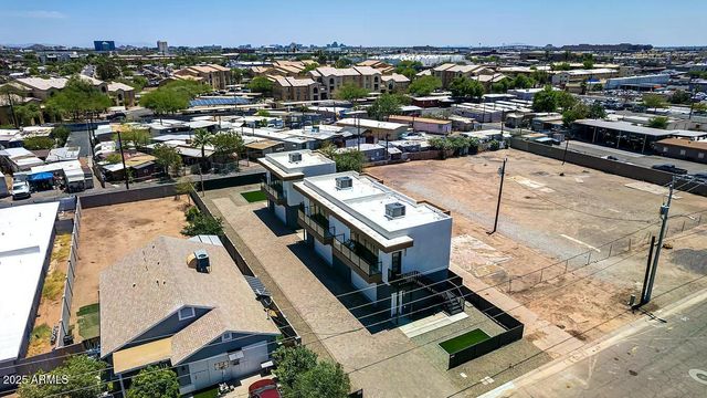 411 N 32ND Place, Phoenix, AZ 85008