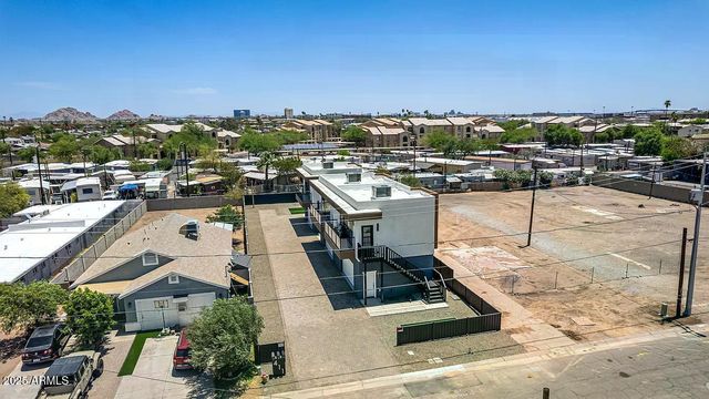 411 N 32ND Place, Phoenix, AZ 85008
