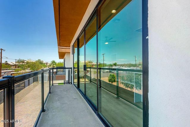 411 N 32ND Place, Phoenix, AZ 85008