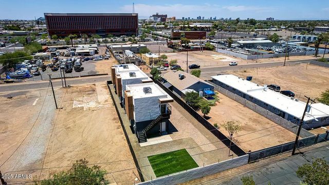 411 N 32ND Place, Phoenix, AZ 85008