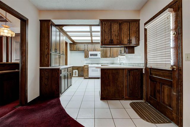 1301 NW 9th Street, Moore, OK 73170