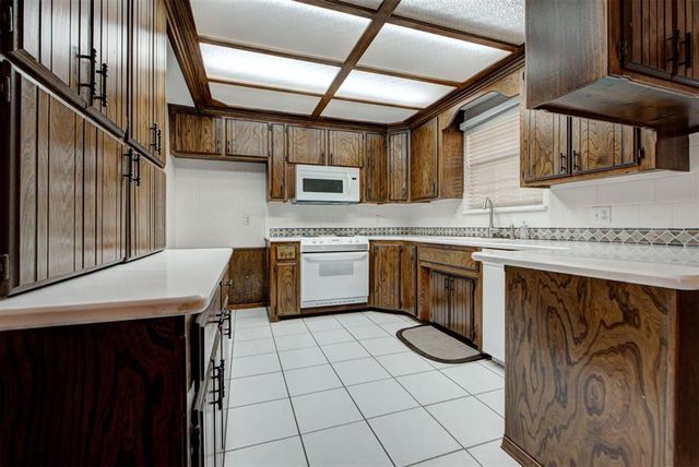 1301 NW 9th Street, Moore, OK 73170