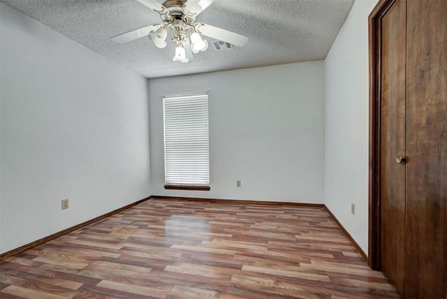 1301 NW 9th Street, Moore, OK 73170