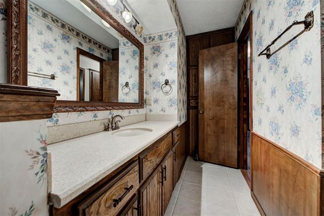 1301 NW 9th Street, Moore, OK 73170